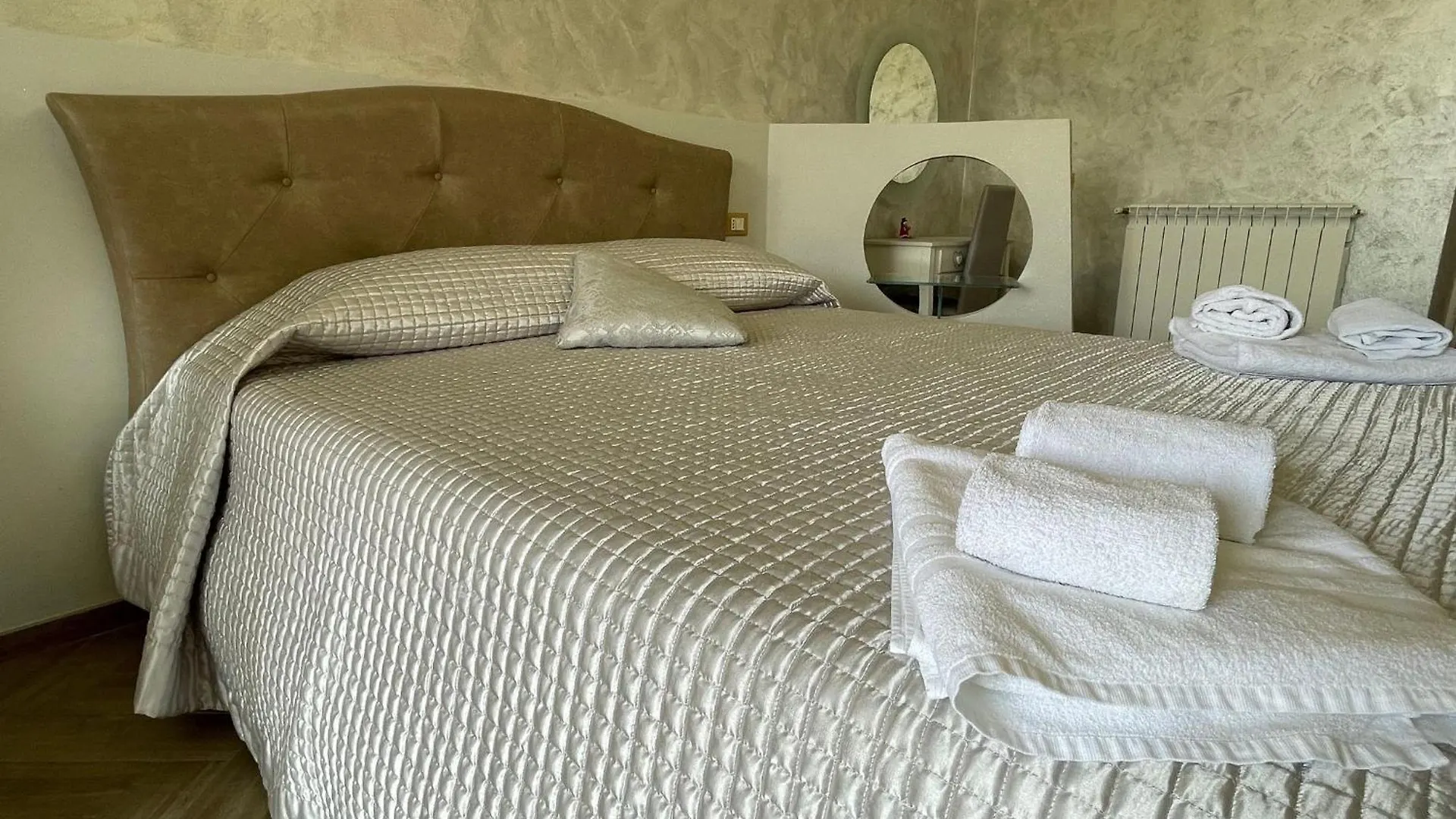 Affittacamere Hotel Casa Vacanze Prezioso Bisacquino Italia